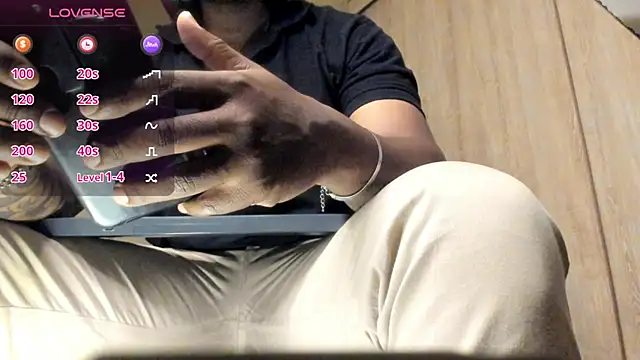 Snapshot of thomas_santtos1 chatting on 07-28-26, 01:32 thomas santtos1 online show from 07-28-26, 01:32