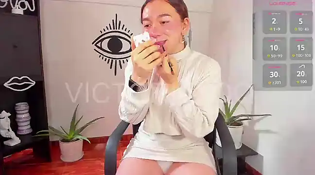 victoria qq online show from 12-04-24, 02:15