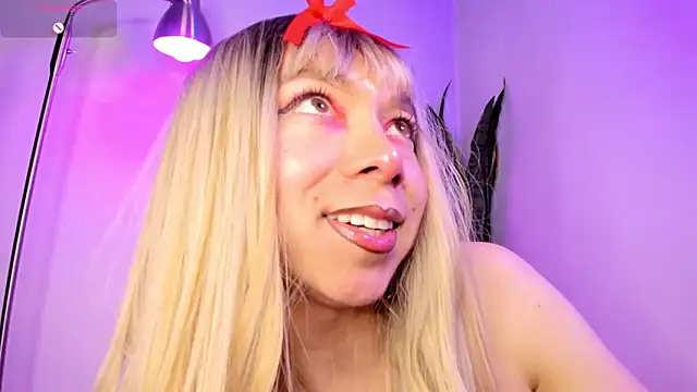 victoria qq online show from 10-18-25, 08:42