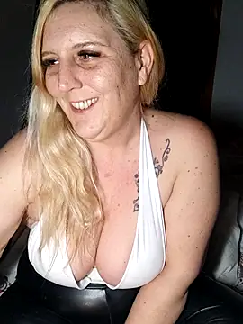 BecciDeluxe online show from 02-07-26, 11:30