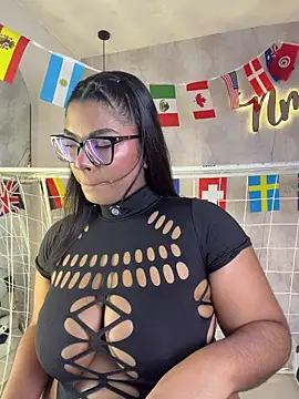Snapshot of Nicolemorelli2 chatting on 07-08-26, 04:11 Nicolemorelli2 online show from 07-08-26, 04:11
