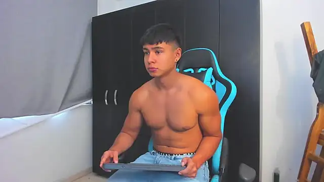 Snapshot of Bray_Kevin chatting on 12-18-25, 07:42 Bray Kevin online show from 12-18-25, 07:42