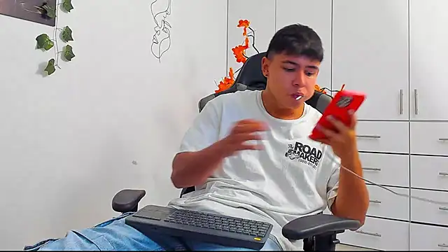 Snapshot of Bray_Kevin chatting on 01-10-26, 04:20 Bray Kevin online show from 01-10-26, 04:20