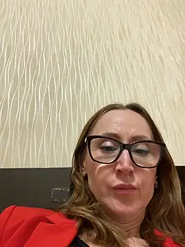 Snapshot of LauraDavis chatting on 05-17-26, 09:55 LauraDavis online show from 05-17-26, 09:55