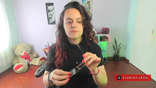 Scarletleon77 online show from 01-17-25, 04:04