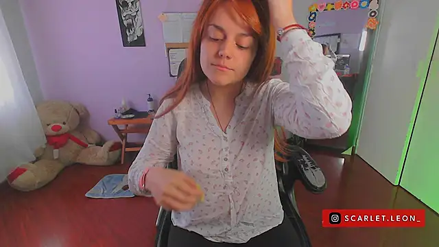 Scarletleon77 online show from 02-14-25, 07:12