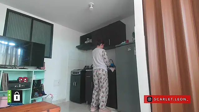 Scarletleon77 online show from 09-10-25, 03:34