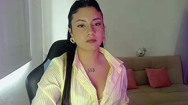 Snapshot of Lia_14_ chatting on 07-23-26, 04:27 Lia 14 online show from 07-23-26, 04:27