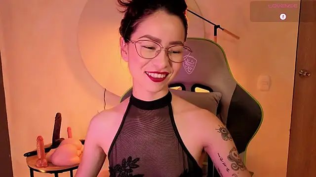Snapshot of rosse_98_ chatting on 04-21-26, 01:50 rosse 98 online show from 04-21-26, 01:50