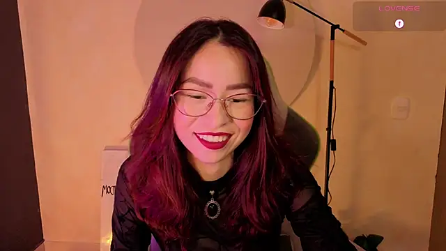 Snapshot of rosse_98_ chatting on 04-30-26, 01:28 rosse 98 online show from 04-30-26, 01:28