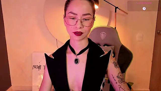Snapshot of rosse_98_ chatting on 05-01-26, 02:10 rosse 98 online show from 05-01-26, 02:10