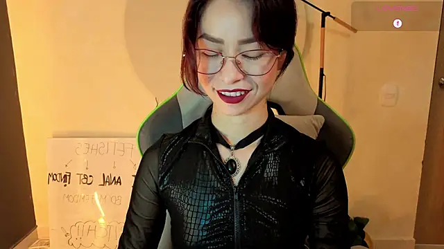Snapshot of rosse_98_ chatting on 05-07-26, 12:43 rosse 98 online show from 05-07-26, 12:43