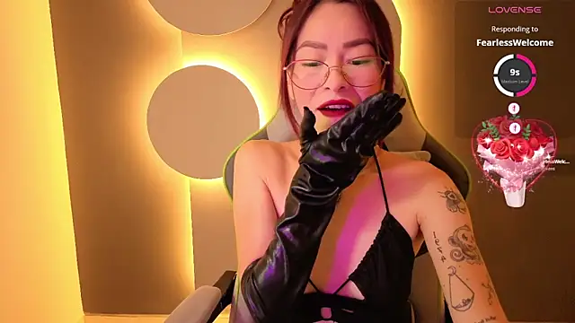 Snapshot of rosse_98_ chatting on 05-08-26, 12:32 rosse 98 online show from 05-08-26, 12:32