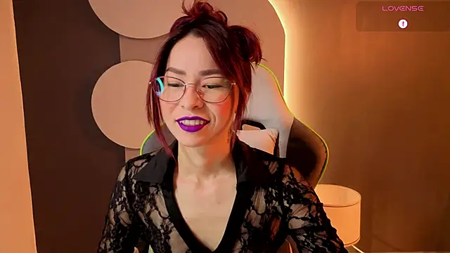 Snapshot of rosse_98_ chatting on 05-19-26, 02:23 rosse 98 online show from 05-19-26, 02:23