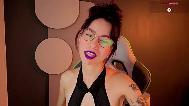 Snapshot of rosse_98_ chatting on 05-22-26, 01:17 rosse 98 online show from 05-22-26, 01:17
