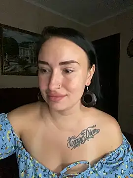 Snapshot of Roxana_Bell chatting on 06-19-26, 08:01 Roxana Bell online show from 06-19-26, 08:01
