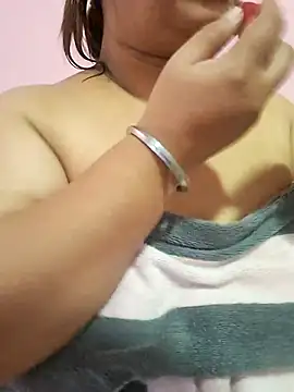 Snapshot of Ravina_patil1 chatting on 06-26-26, 03:55 Ravina patil1 online show from 06-26-26, 03:55