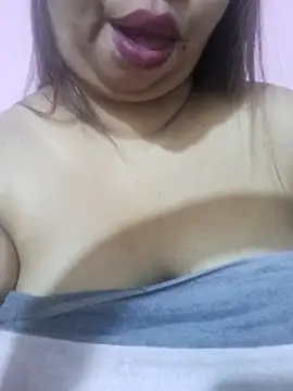 Snapshot of Ravina_patil1 chatting on 07-19-26, 03:43 Ravina patil1 online show from 07-19-26, 03:43