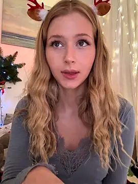 LunaRase online show from 12-21-25, 10:44