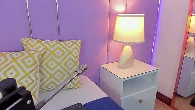 SophyRuiz  online show from 04-10-26, 11:48