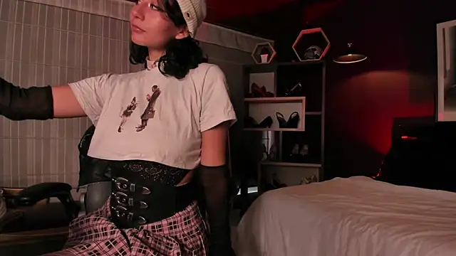 Snapshot of Moony_14 chatting on 03-31-26, 02:06 Moony 14 online show from 03-31-26, 02:06