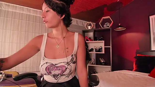 Snapshot of Moony_14 chatting on 04-01-26, 01:12 Moony 14 online show from 04-01-26, 01:12