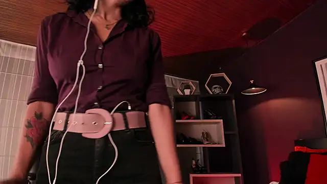 Snapshot of Moony_14 chatting on 04-14-26, 12:11 Moony 14 online show from 04-14-26, 12:11