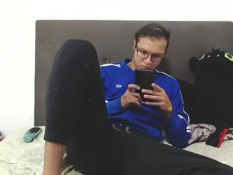 Snapshot of andy_loverxx chatting on 02-08-26, 01:31 andy loverxx online show from 02-08-26, 01:31