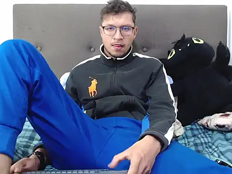 Snapshot of andy_loverxx chatting on 03-25-26, 11:44 andy loverxx online show from 03-25-26, 11:44