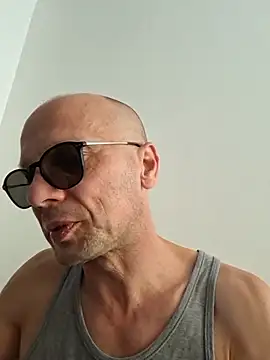 Snapshot of wedge75 chatting on 06-17-26, 02:29 wedge75 online show from 06-17-26, 02:29