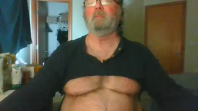 Snapshot of Doherty10 chatting on 04-04-26, 11:13 Doherty10 online show from 04-04-26, 11:13