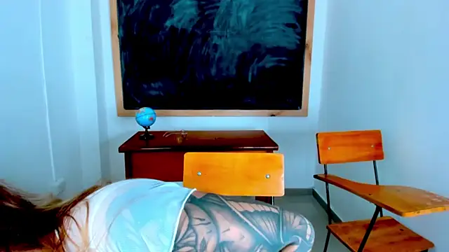 Snapshot of Adria_ross chatting on 01-18-26, 01:04 Adria ross online show from 01-18-26, 01:04