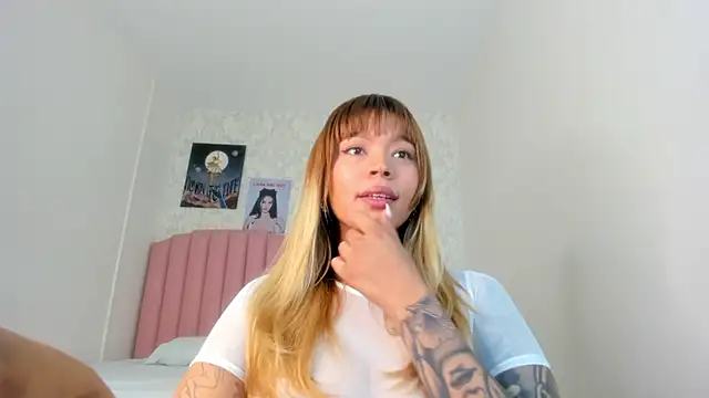 Snapshot of Adria_ross chatting on 02-11-26, 04:06 Adria ross online show from 02-11-26, 04:06