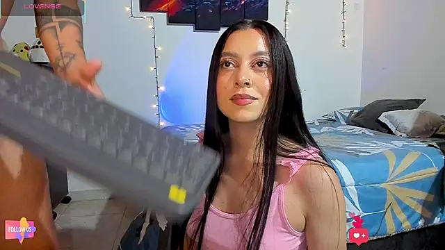 Snapshot of ethan_chloeee chatting on 02-01-26, 04:11 ethan chloeee online show from 02-01-26, 04:11