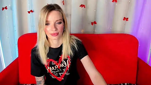 Snapshot of AlinaLovelyX chatting on 06-22-26, 01:07 AlinaLovelyX online show from 06-22-26, 01:07