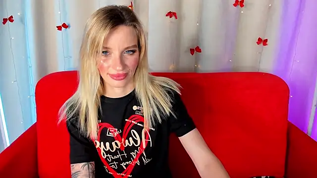 Snapshot of AlinaLovelyX chatting on 06-22-26, 03:25 AlinaLovelyX online show from 06-22-26, 03:25