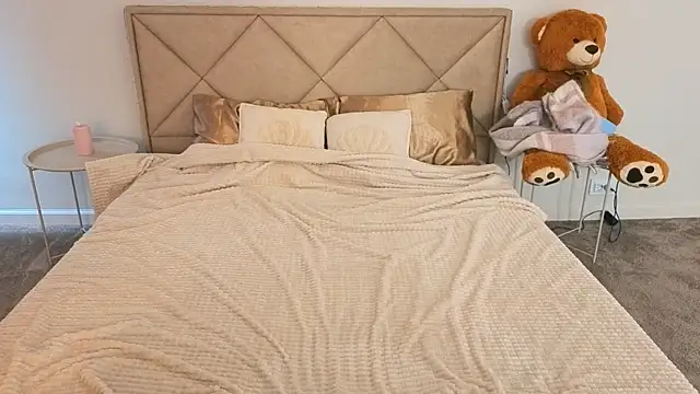 IceDanielles online show from 04-07-26, 01:00