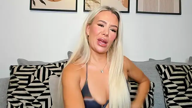 Snapshot of Alexia-Lee chatting on 01-14-26, 09:42 Alexia-Lee online show from 01-14-26, 09:42