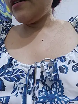 Snapshot of ZUCAAT chatting on 05-20-26, 03:45 ZUCAAT online show from 05-20-26, 03:45