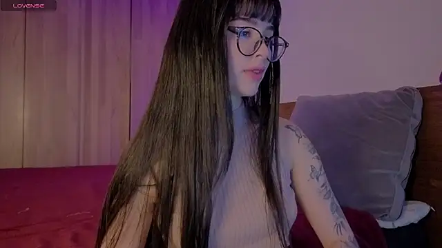 Snapshot of Roxxy_mora chatting on 06-25-26, 10:25 Roxxy mora online show from 06-25-26, 10:25