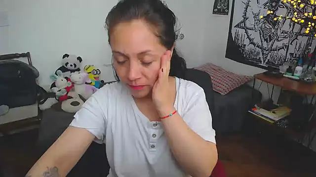 lili peach online show from 09-19-25, 05:46