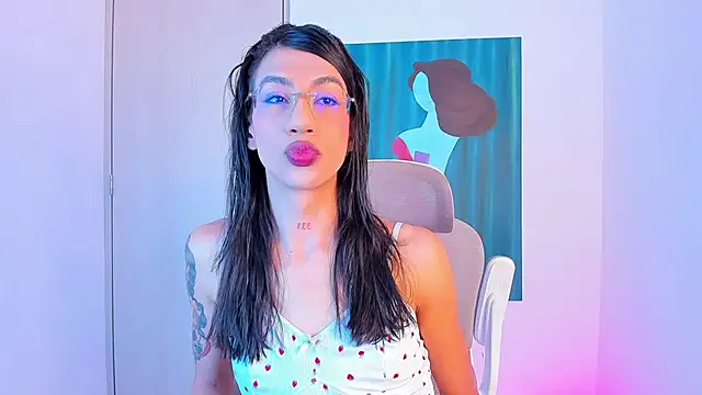 Snapshot of sofiaa_grey_ chatting on 04-11-26, 01:37 sofiaa grey online show from 04-11-26, 01:37