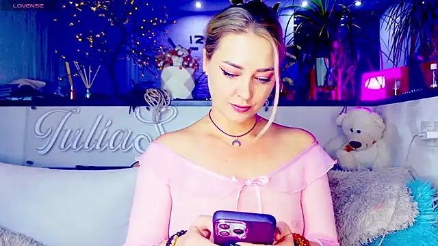  JuliaSpace  online show from 11-11-25, 06:19