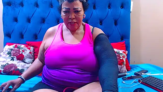 ebonycandy10 online show from 04-07-26, 07:42