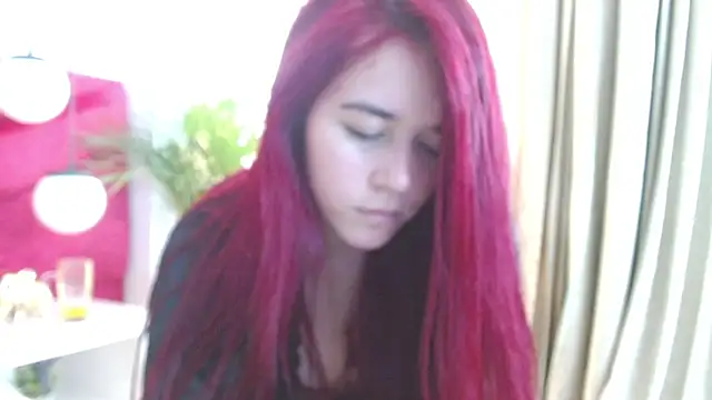 Snapshot of Sophie_ponce chatting on 06-22-26, 12:13 Sophie ponce online show from 06-22-26, 12:13