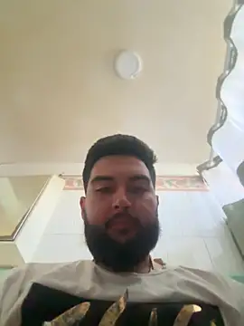 Snapshot of bigdickgio6923 chatting on 04-16-26, 10:45 bigdickgio6923 online show from 04-16-26, 10:45
