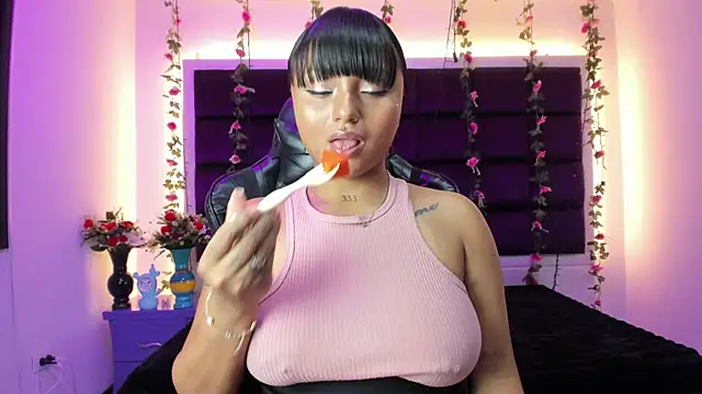 Snapshot of sweelanna__ chatting on 07-14-26, 02:05 sweelanna online show from 07-14-26, 02:05