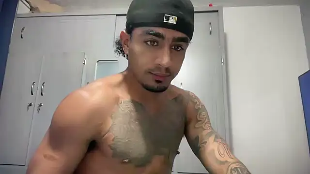 Snapshot of dominic_brandd23 chatting on 06-19-26, 03:55 dominic brandd23 online show from 06-19-26, 03:55