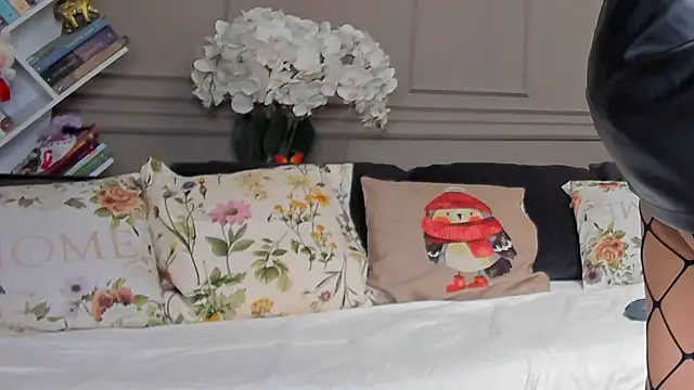 Snapshot of Deliciouslips chatting on 11-07-25, 03:56 Deliciouslips online show from 11-07-25, 03:56