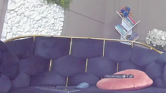 Snapshot of Deliciouslips chatting on 11-13-25, 04:06 Deliciouslips online show from 11-13-25, 04:06